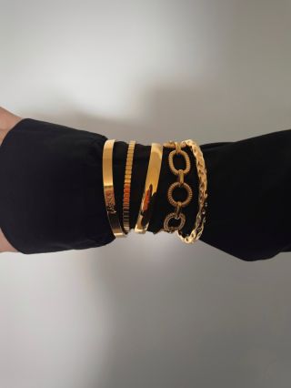 Náramky: •Láska •Ribbed •Gold bar major •Vintage •Rock CC Všechno je skladem na webu www.mojemoet.cz