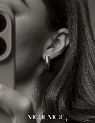 Náušnice Universal pro ty, kterým chybí základní šperk, který vždycky pomůže, když se ti dnes nechce dlouho přemýšlet, co...